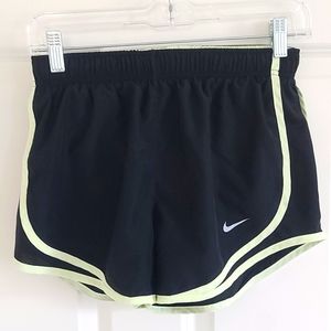 1/4 NIKE TEMPO DRI FIT RUNNING SHORTS